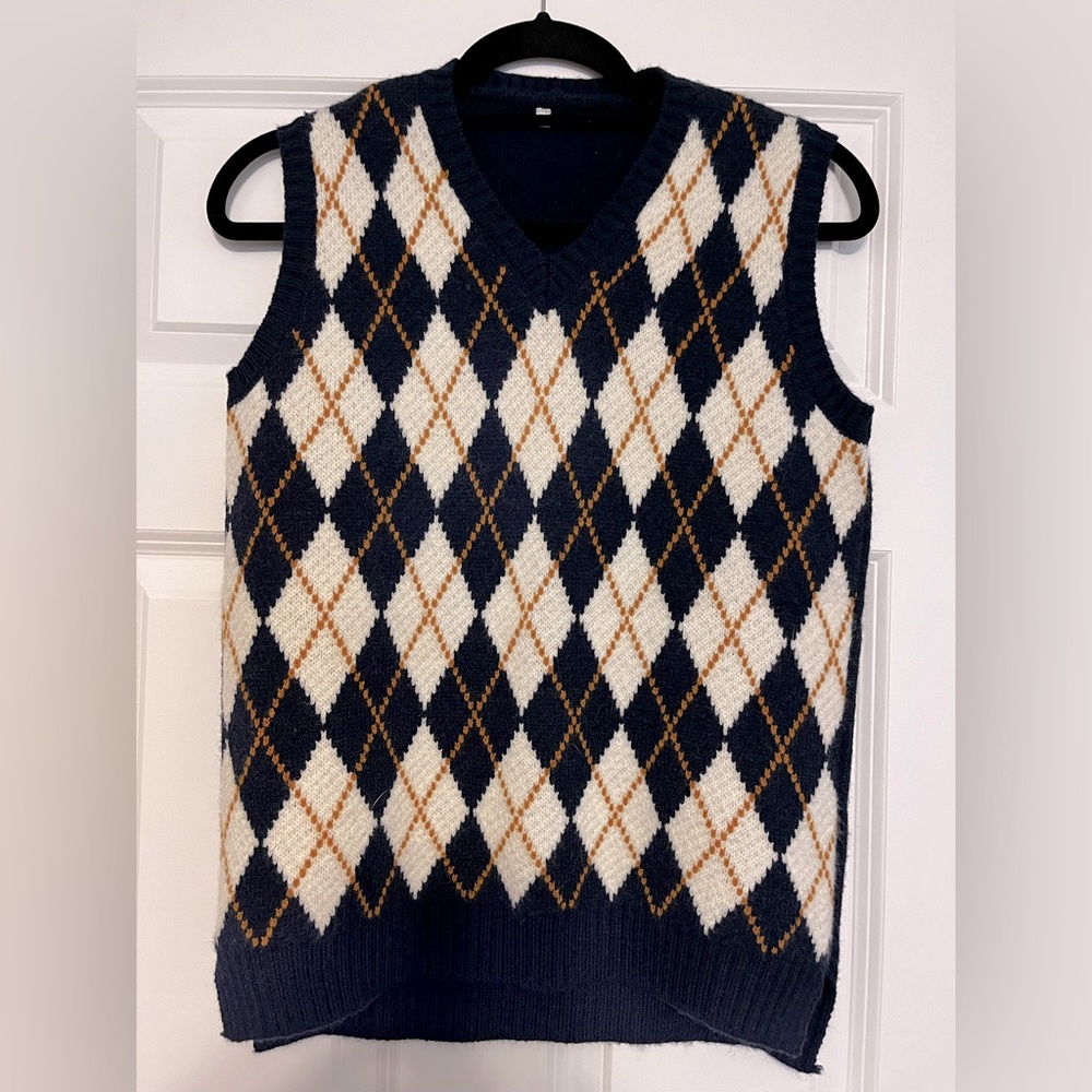 Women’s v neck argyle sweater vest, size L